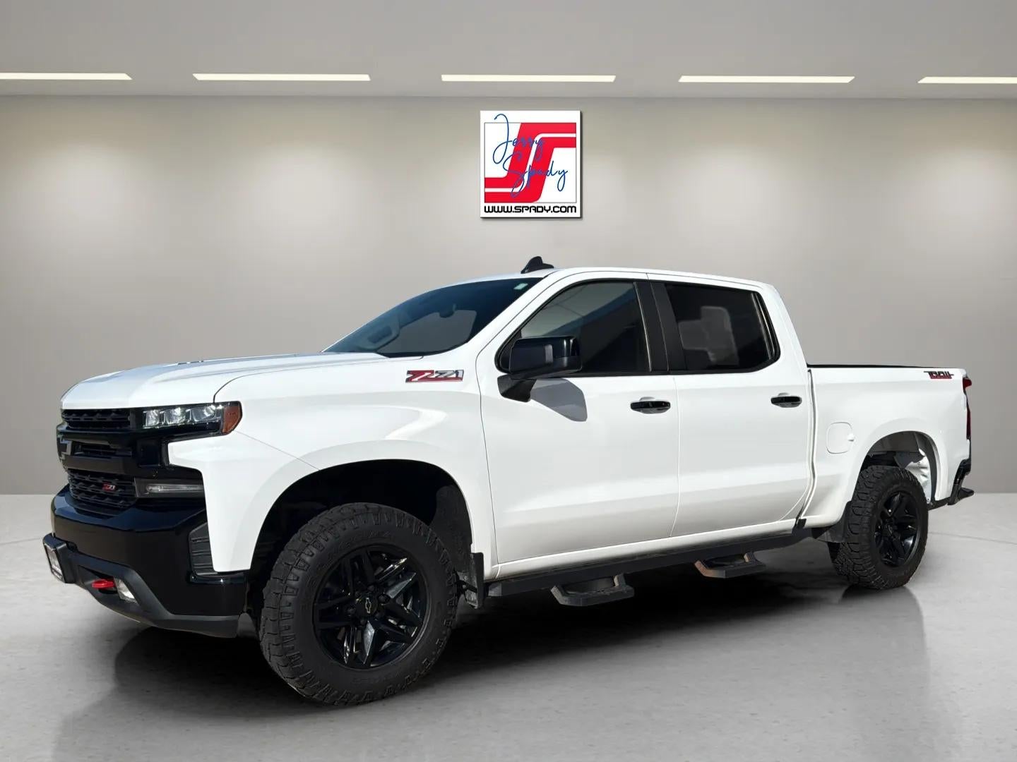 2020 Chevrolet Silverado 1500 LT Trail Boss in Summit White — front three-quarter view