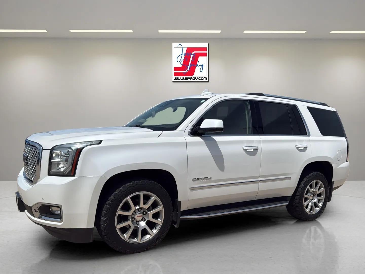 2017 GMC Yukon Denali in White Frost Tricoat — front three-quarter view