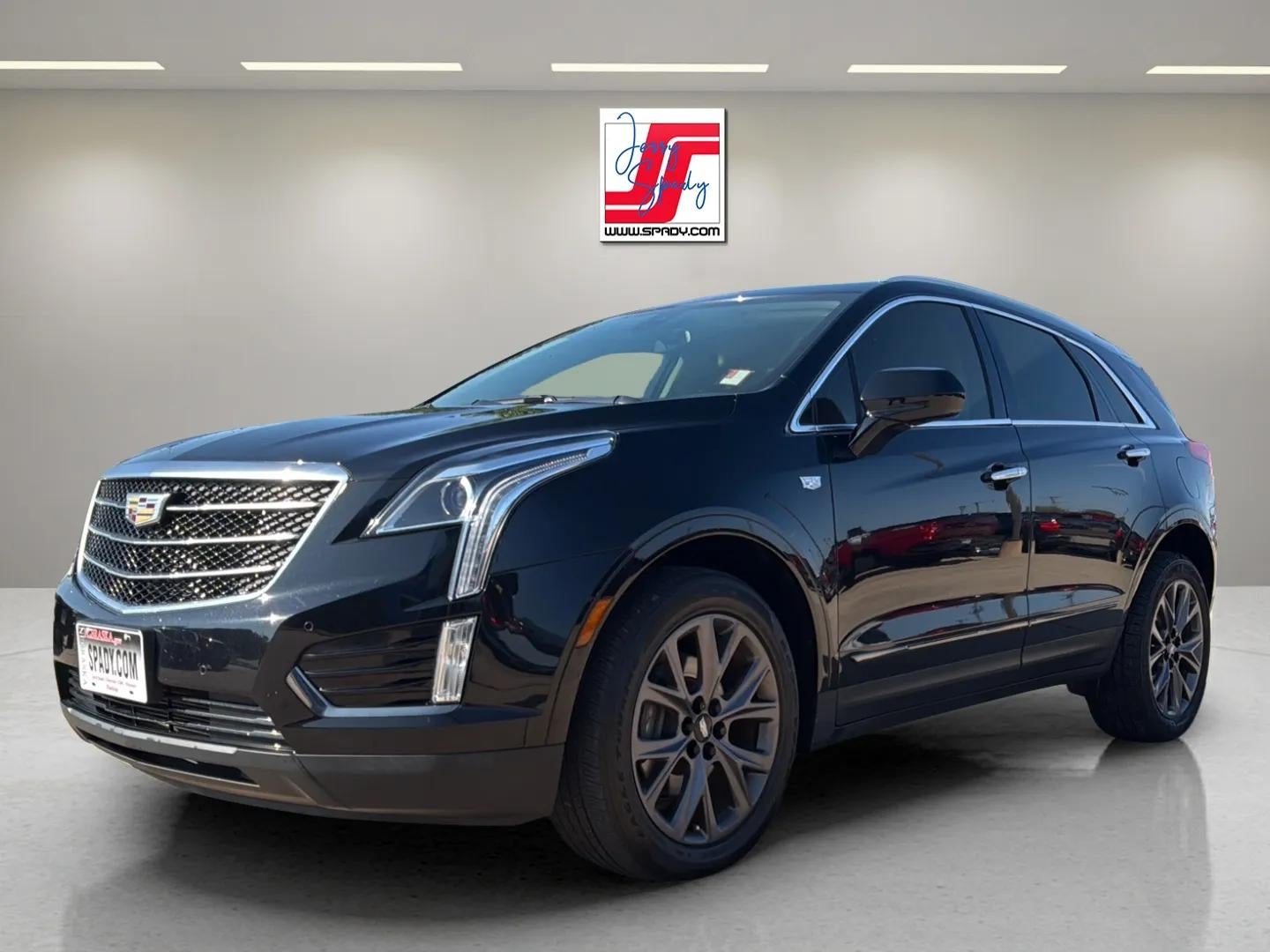 2019 Cadillac XT5 Luxury FWD in Stellar Black Metallic — front three-quarter view